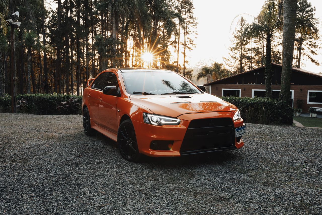 Auto sportiva Gostild al tramonto