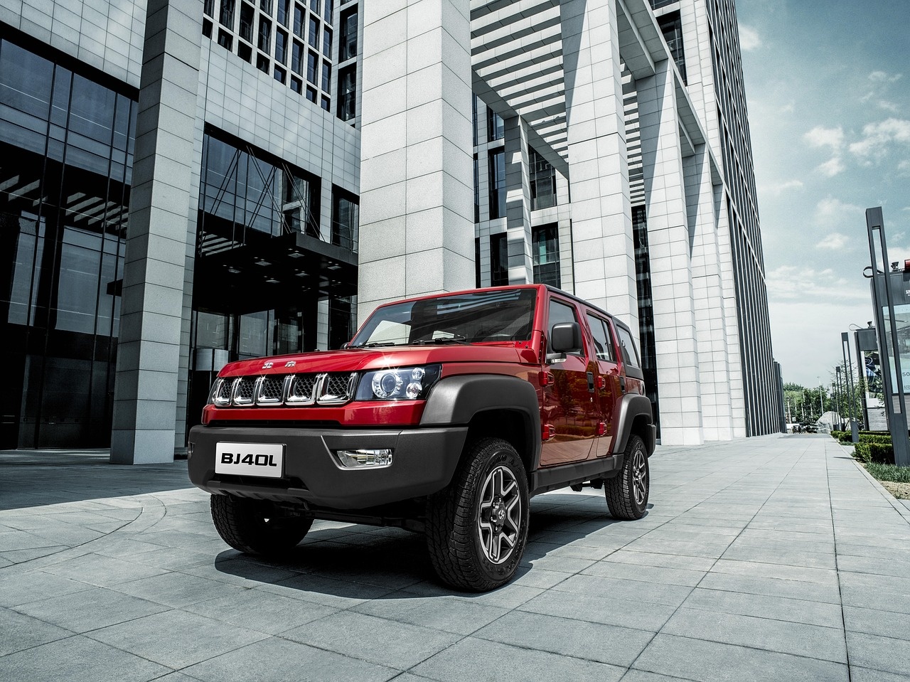 SUV rosso premium della flotta Gostild